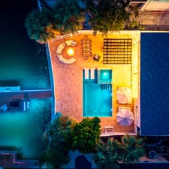 Indian Rocks Beach New Waterfront Heated Pool & Spa  Golf Cart E-Bikes Kayaks Game Room Fire Pit Walking Distance to the Beach