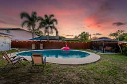 Private Pool, 15 Minutes to the Beach & Downtown Saint Petersburg Florida