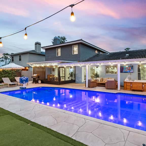 Heated Pool, Hot Tub,Theater, Fire Pit, Mini Golf - Image 1