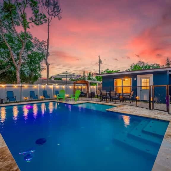 Family Friendly Oasis, 5 Min to Indian Shores Beach, Heated Pool & Game Room - Image 1