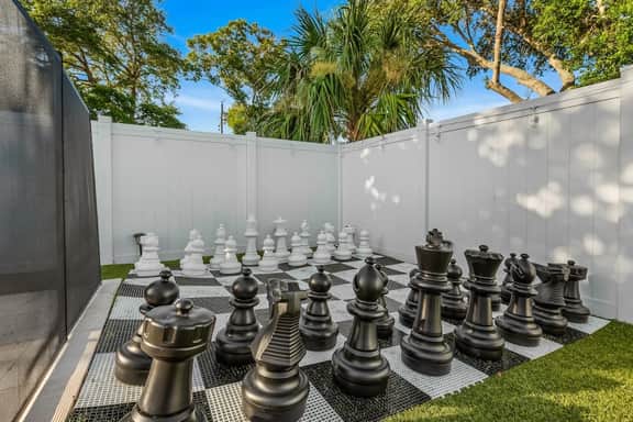 Family Friendly Oasis, 5 Min to Indian Shores Beach, Heated Pool & Game Room