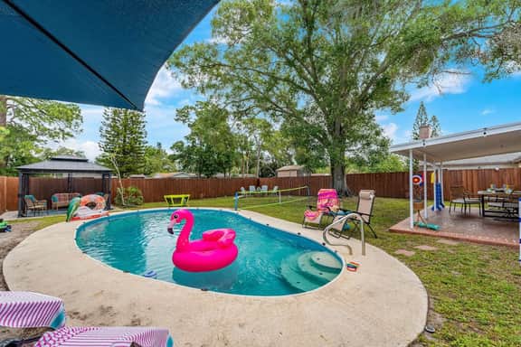 Private Pool, 15 Minutes to the Beach & Downtown Saint Petersburg Florida