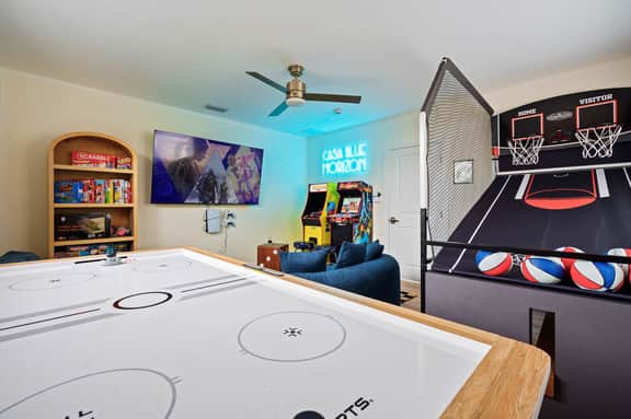 Indian Rocks Beach New Waterfront Heated Pool & Spa  Golf Cart E-Bikes Kayaks Game Room Fire Pit Walking Distance to the Beach - Image 5