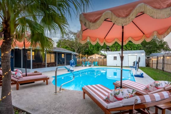 15 Minutes to Beach,Heated Pool,Mini-golf,FirePit