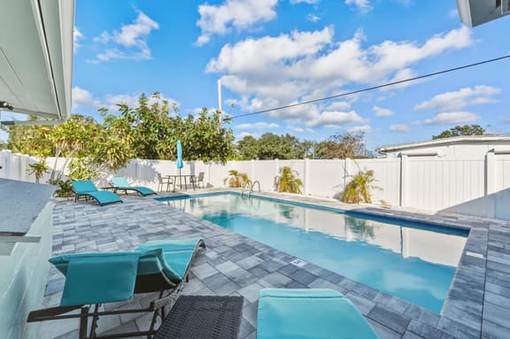 Saint Petersburg Escape Private Pool 5 Minutes to the Beach