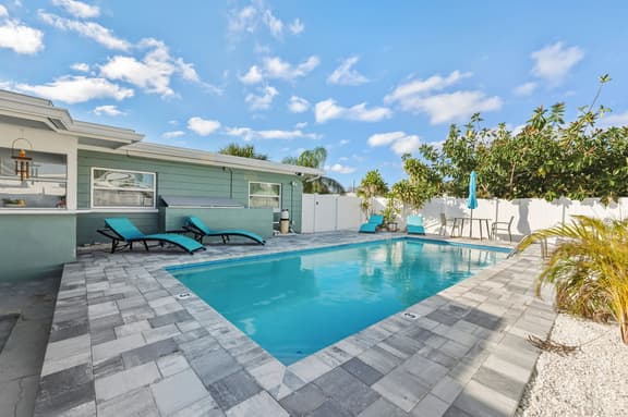 Saint Pete•Private•Pool•5 Minutes to the Beach - Image 1